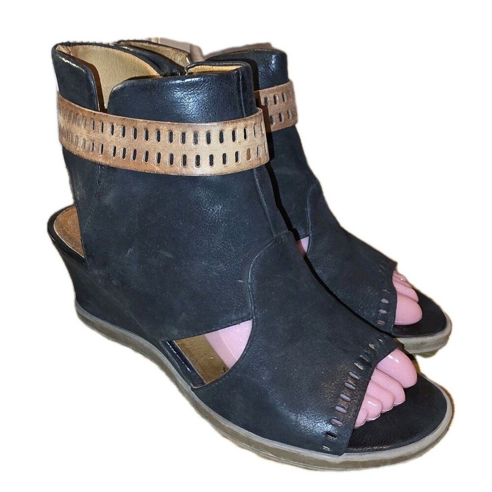 MIZ MOOZ BRIANNE 9.5-10 Black Leather Side Zip Up Boho Western Wedge Sandals
